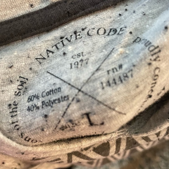 Native code trible pattern hoodie - Picture 3 of 3